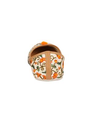 orange slip on jutis - 16878146 - Standard Image - 3