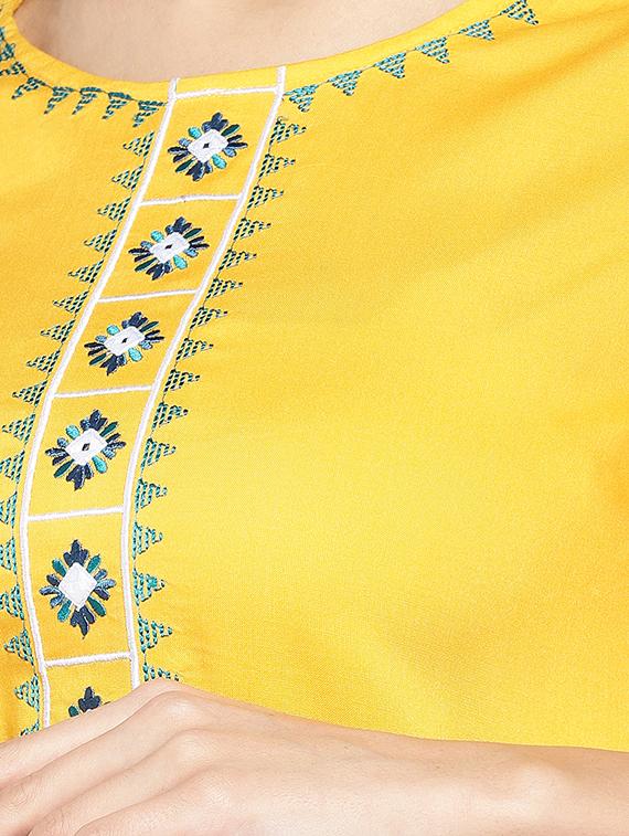 pom pom detail a-line dress - 16889891 - Zoom Image - 5