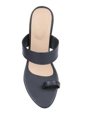 black one toe sandals - 16890041 - Standard Image - 4