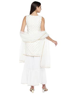 gold print straight kurta - 16890823 - Standard Image - 3