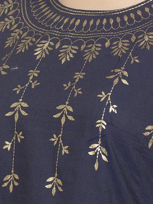 gold print straight kurta - 16891292 - Standard Image - 4