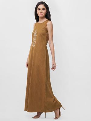 round neck embroidered maxi dress - 16896973 - Standard Image - 2