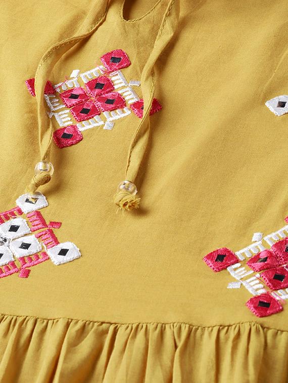 embroidered detail bell sleeved top - 16909842 - Zoom Image - 5