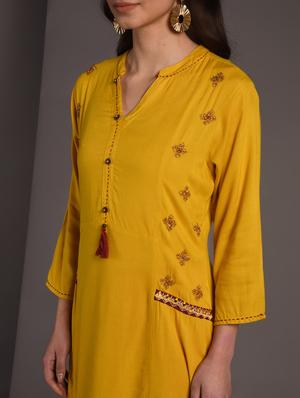 embroidered straight kurta - 16919964 - Standard Image - 4