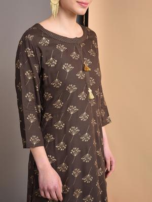 gold print straight kurta - 16928264 - Standard Image - 4