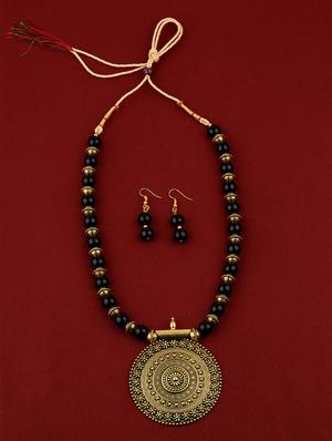 gold metal pendants and earring - 16931841 - Standard Image - 2