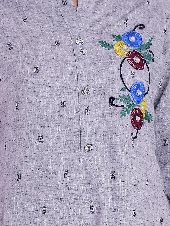 embroidered straight kurta - 16938774 - Zoom Image - 4