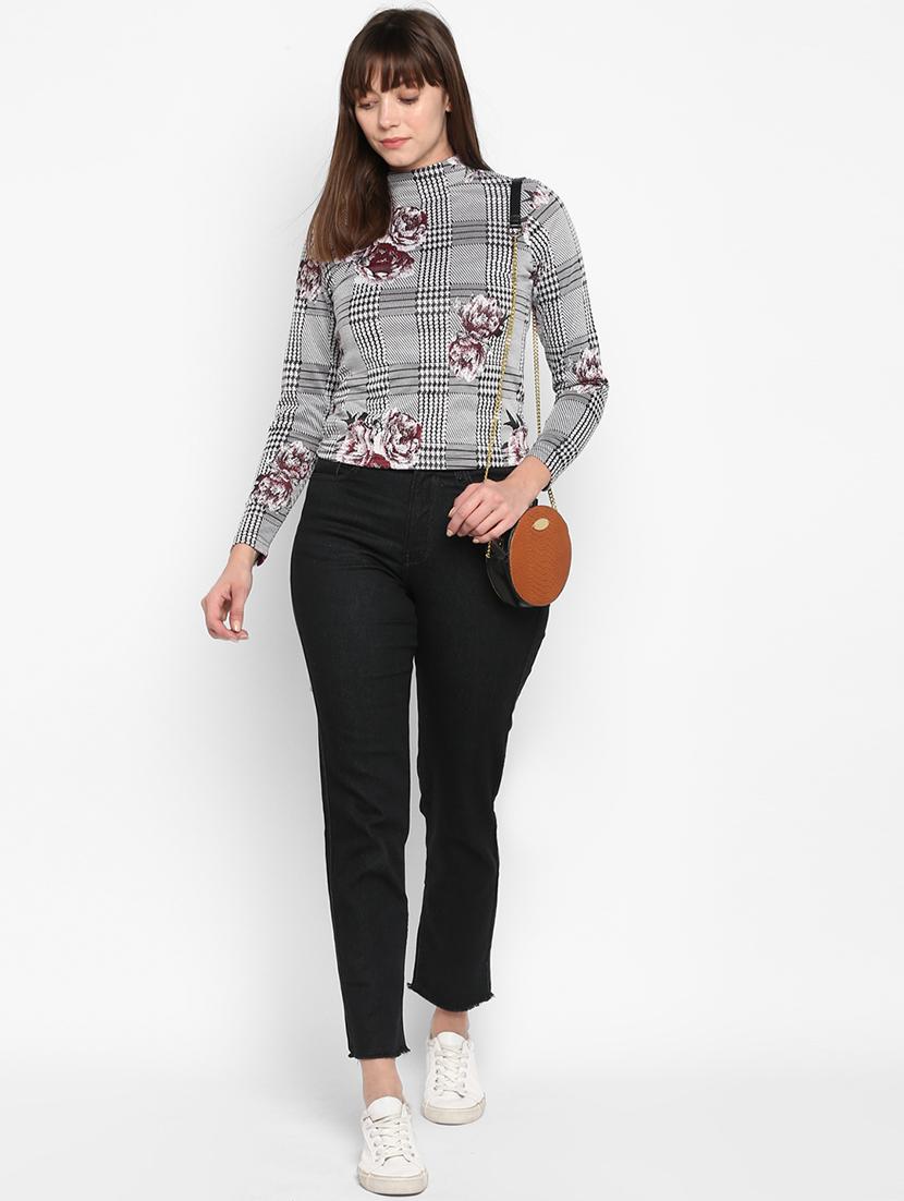 mid rise frayed hem jeans - 16945509 - Zoom Image - 4