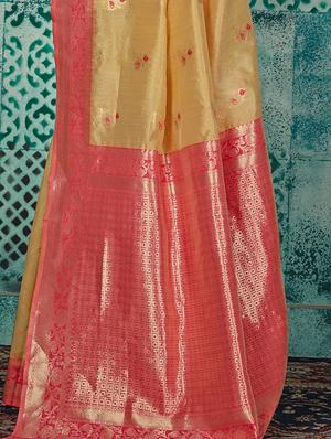 bordered banarasi saree with blouse - 16950892 - Standard Image - 3