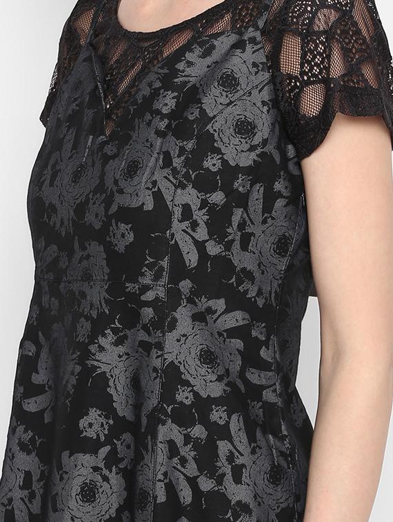 round neck laced dress - 16952679 - Zoom Image - 6