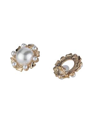 gold metal studs earring - 16952835 - Standard Image - 2