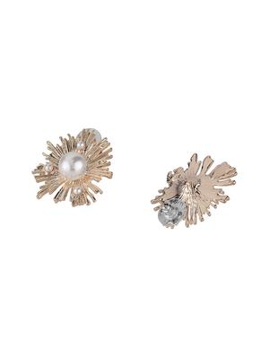gold metal studs earring - 16952868 - Standard Image - 2