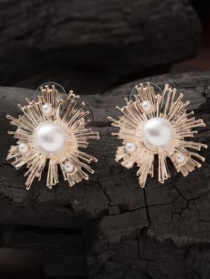 gold metal studs earring - 16952868 - Standard Image - 3