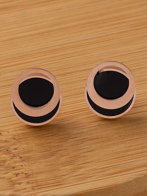 black metal studs earring - 16952908 - Standard Image - 1
