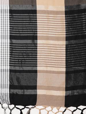 checkered woven saree with blouse - 16952945 - Standard Image - 4