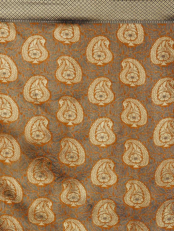 paisley banarasi saree with blouse - 16954281 - Zoom Image - 4