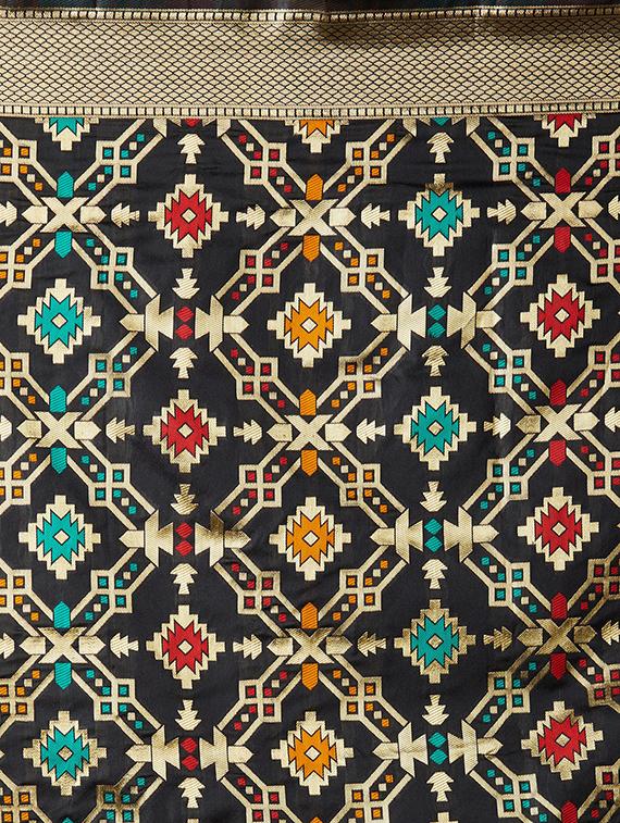 geometrical banarasi saree with blouse - 16954293 - Zoom Image - 4