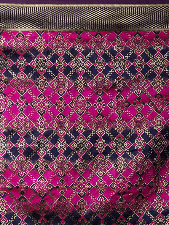 geometrical banarasi saree with blouse - 16954295 - Zoom Image - 4