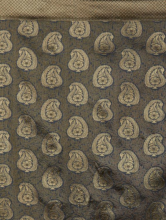 paisley banarasi saree with blouse - 16954303 - Zoom Image - 4