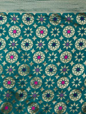 floral banarasi saree with blouse - 16954309 - Standard Image - 4