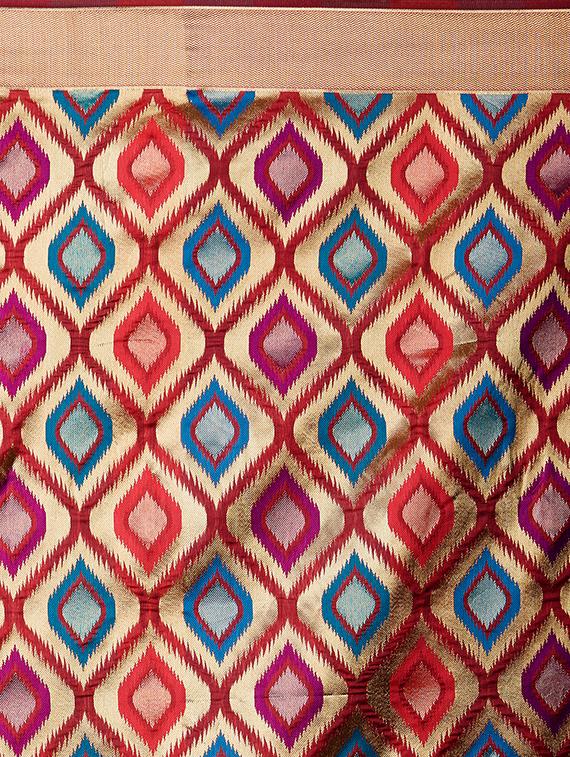 self design banarasi saree with blouse - 16954342 - Zoom Image - 4