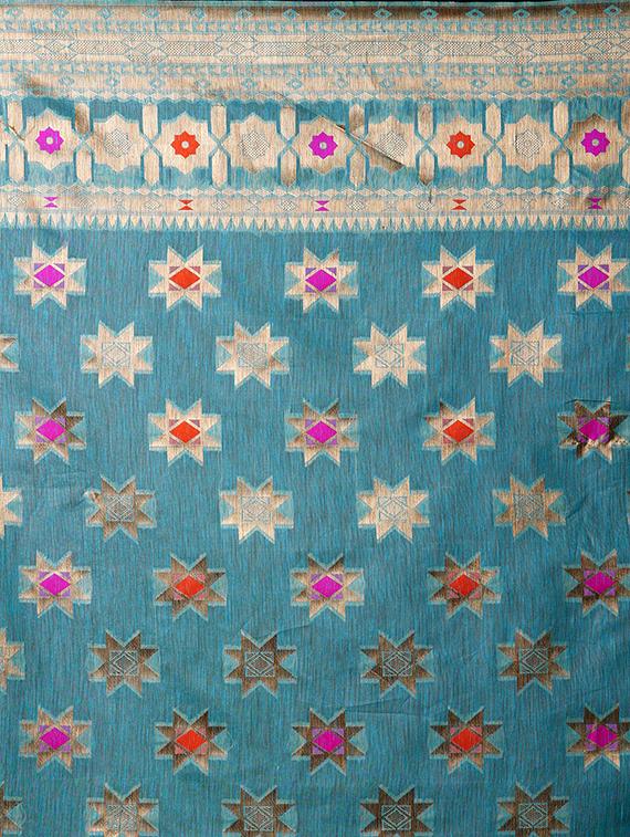 self design banarasi saree with blouse - 16954482 - Zoom Image - 4
