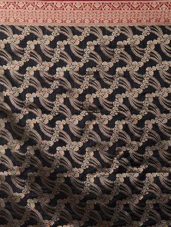 vself design banarasi saree with blouse - 16954485 - Zoom Image - 4