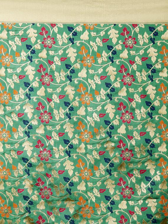 floral banarasi saree with blouse - 16954493 - Zoom Image - 4