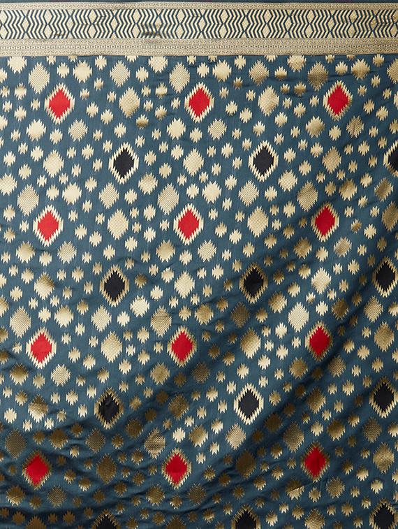 self design banarasi saree with blouse - 16954580 - Zoom Image - 4