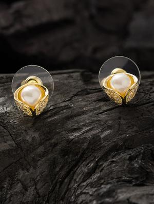 white brass studs earring - 16955341 - Standard Image - 3