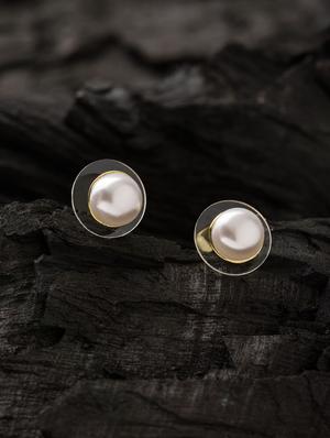 white brass studs earring - 16955343 - Standard Image - 3