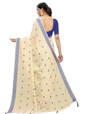 self design bordered saree with blouse - 16955992 - Standard Image - 2