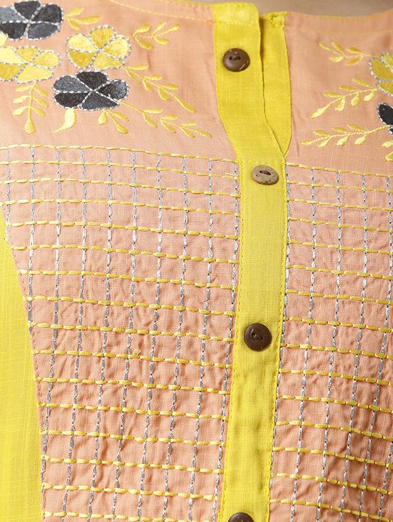 contrast yoke straight kurta - 16957195 - Zoom Image - 4