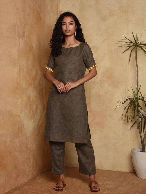 contrast solid straight kurta - 16957252 - Standard Image - 1