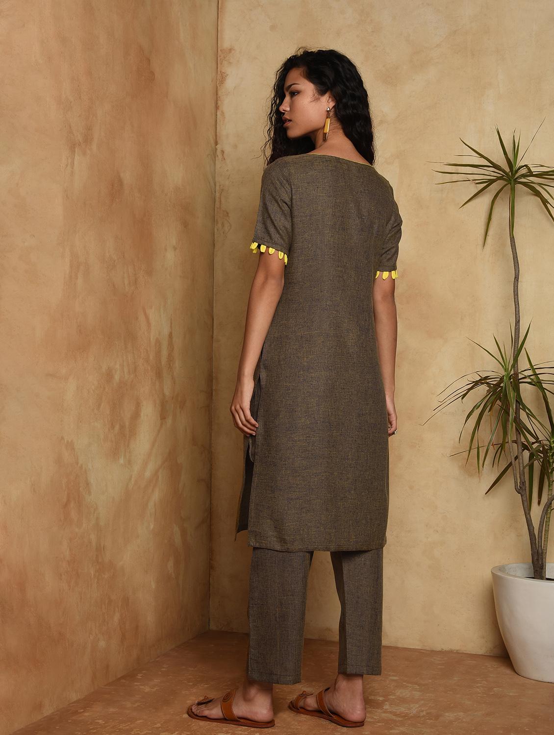 contrast solid straight kurta - 16957252 - Zoom Image - 3