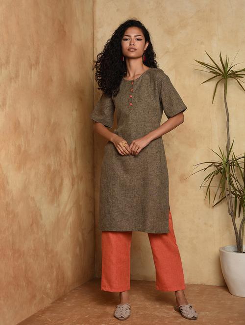 contrast solid straight kurta - 16957263 - Standard Image - 1