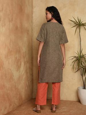 contrast solid straight kurta - 16957263 - Standard Image - 3