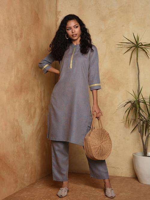 contrast solid straight kurta - 16957265 - Standard Image - 1