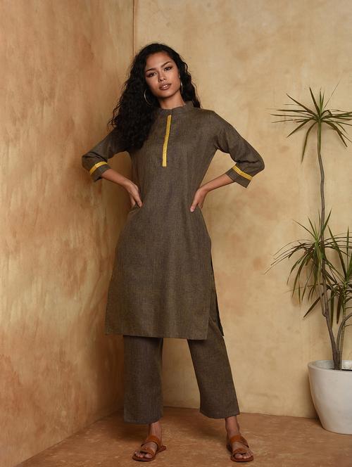 contrast solid straight kurta - 16957266 - Standard Image - 1
