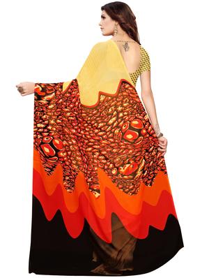contrast pallu printed saree with blouse - 16960277 - Standard Image - 2