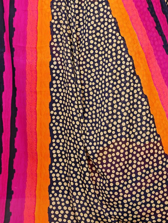 polka dots printed saree with blouse - 16960300 - Zoom Image - 3