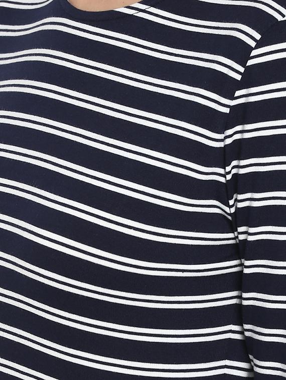 round neck striped bodycon dress - 16962646 - Zoom Image - 4