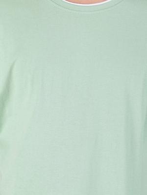 green solid t-shirt - 16983366 - Standard Image - 5