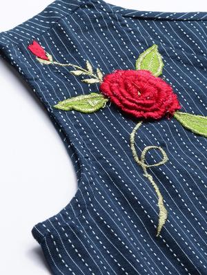 rose embroidered patch asymmetric top - 16983785 - Standard Image - 4