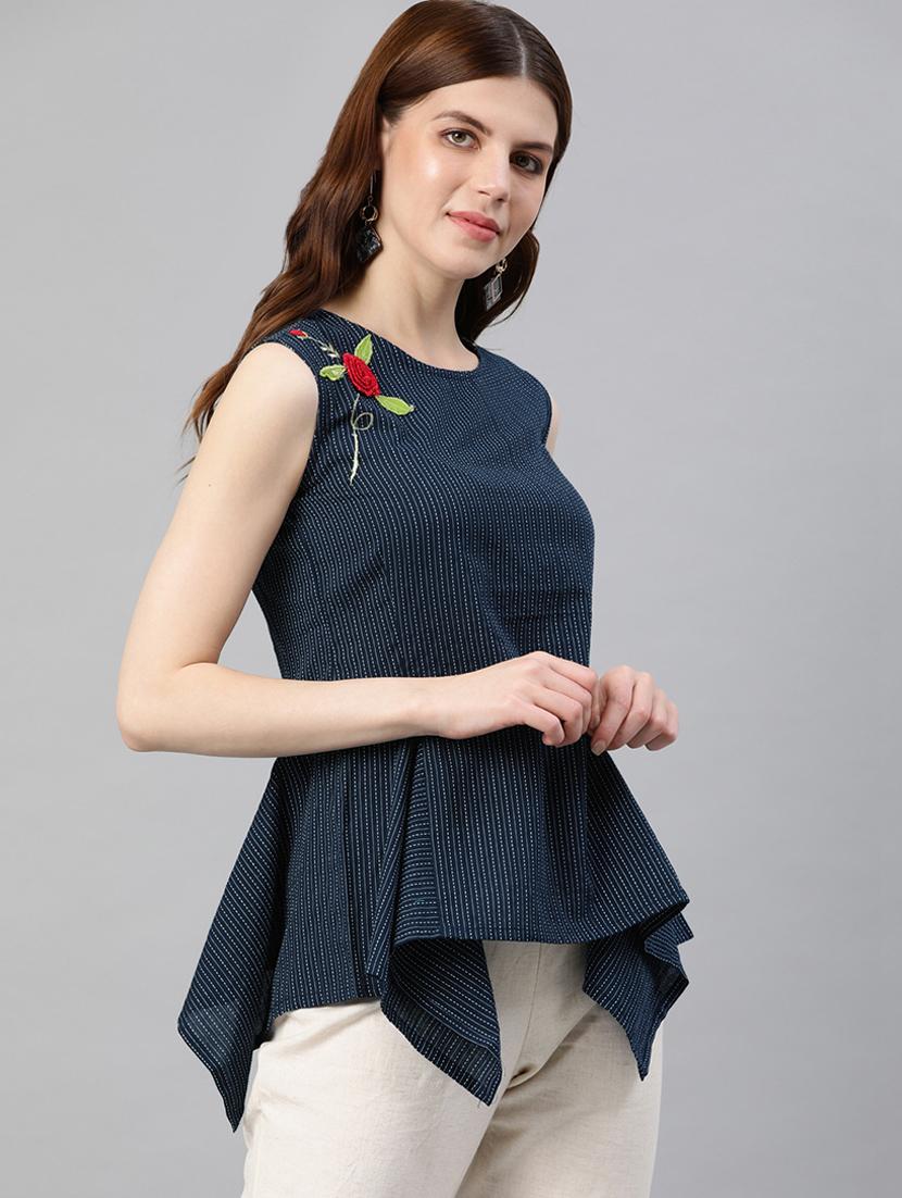rose embroidered patch asymmetric top - 16983785 - Zoom Image - 2