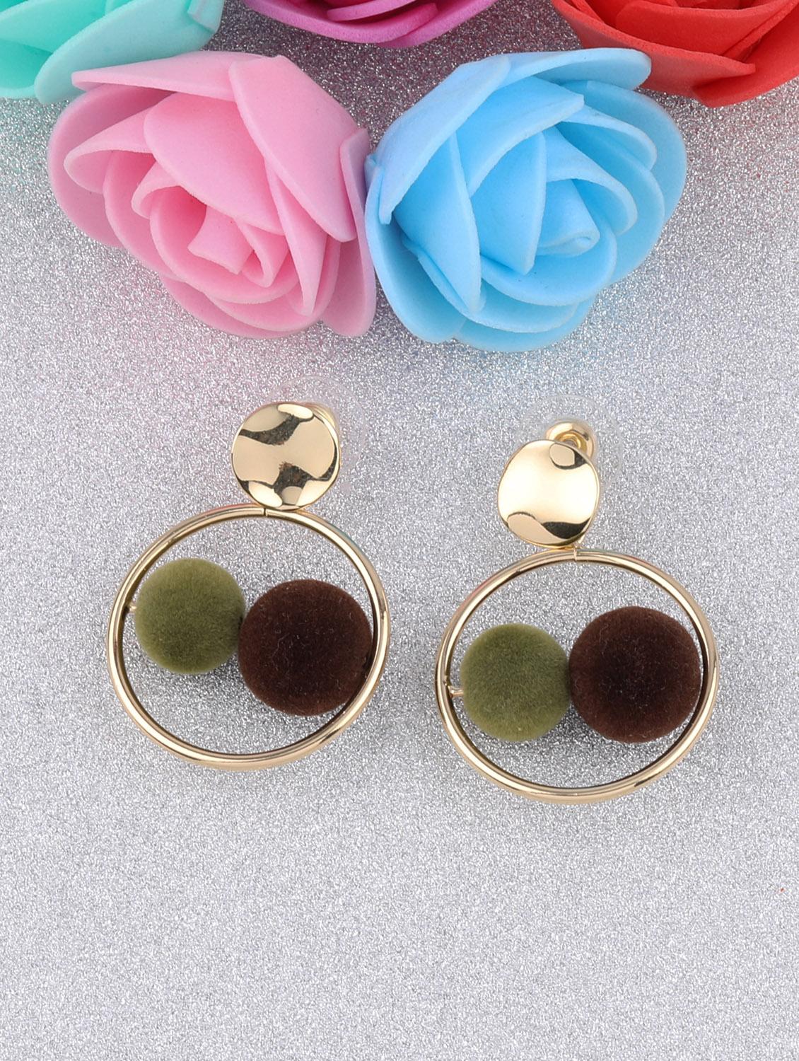 gold metal studs earring - 16991827 - Zoom Image - 2