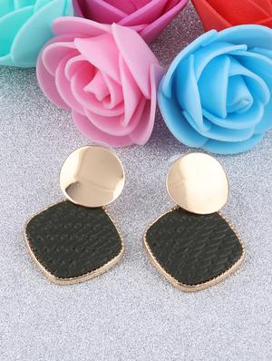 black metal studs earring - 16991835 - Standard Image - 2