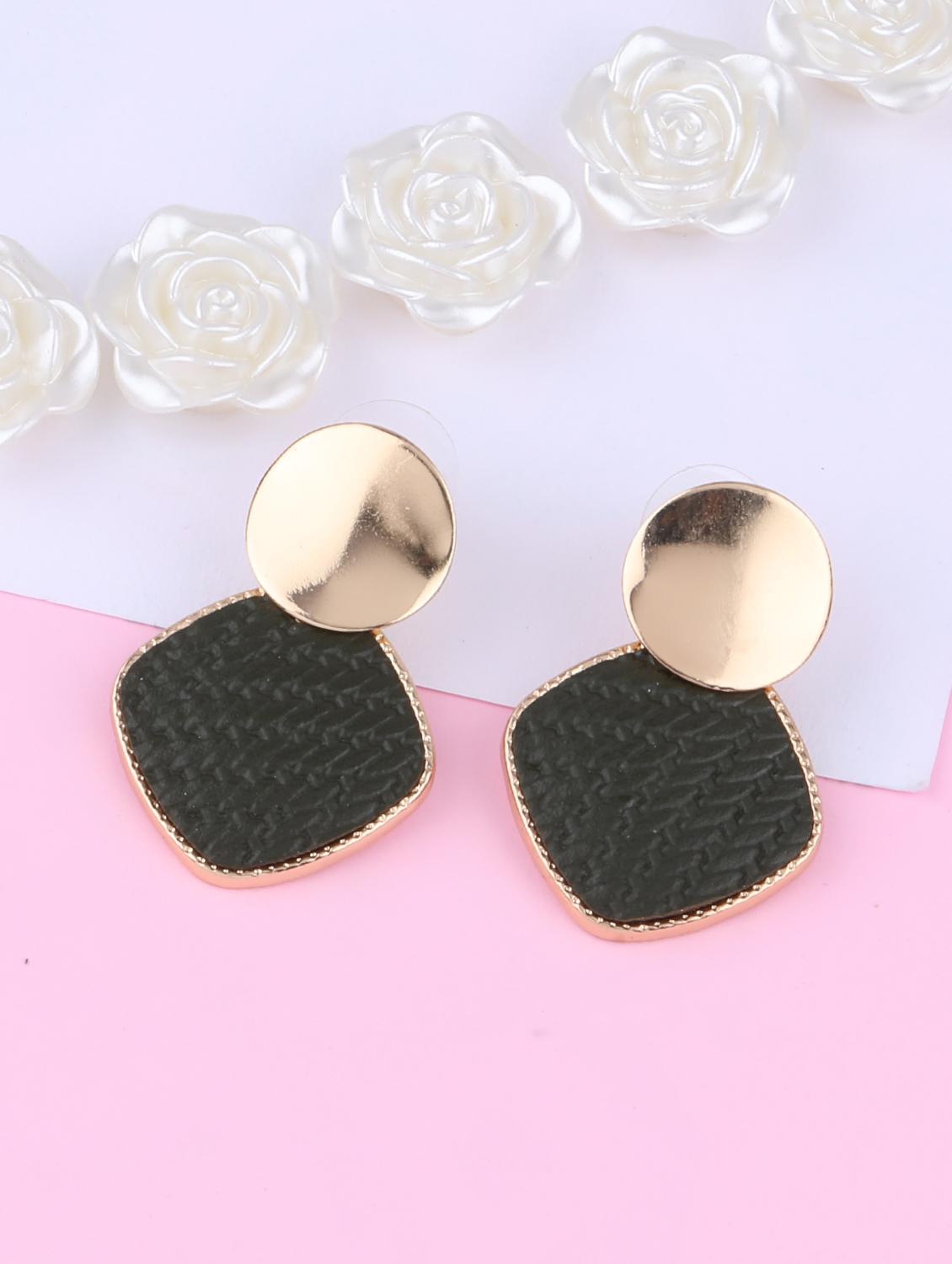 black metal studs earring - 16991835 - Zoom Image - 1