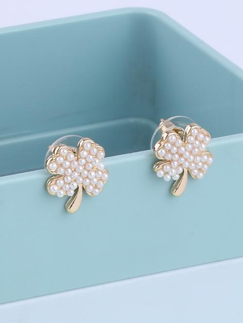 gold metal studs earring - 16995656 - Standard Image - 1