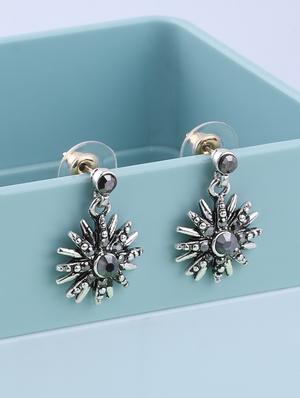black metal studs earring - 16996162 - Standard Image - 2
